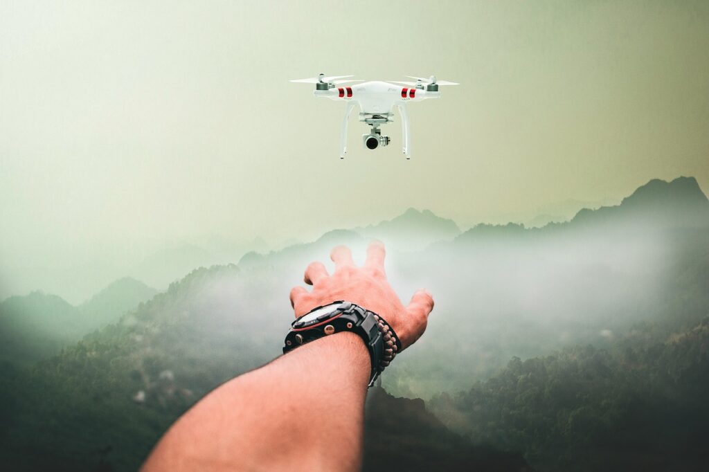 drone, hand, willy-3415931.jpg